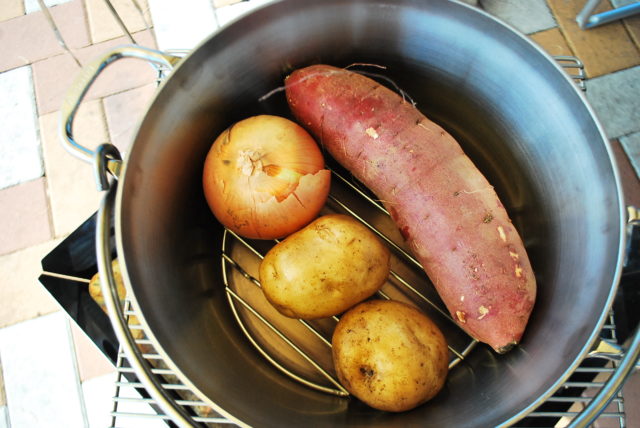 ダッチオーブンで野菜の丸焼き！実はあの野菜は美味しくない！